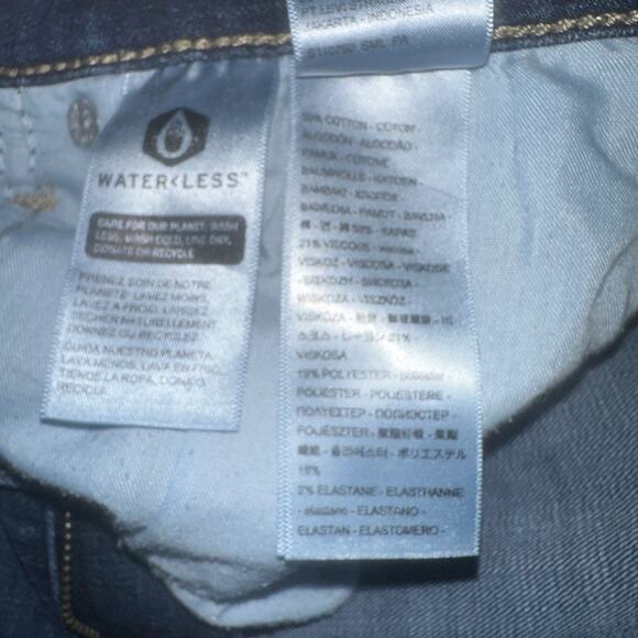 Levi’s Women’s Boyfriend Jeans Size 31 Blue Distressed Denim - Picture 4 of 9